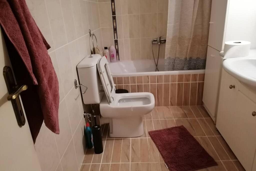 Debby'S Central Apartment كافالا المظهر الخارجي الصورة